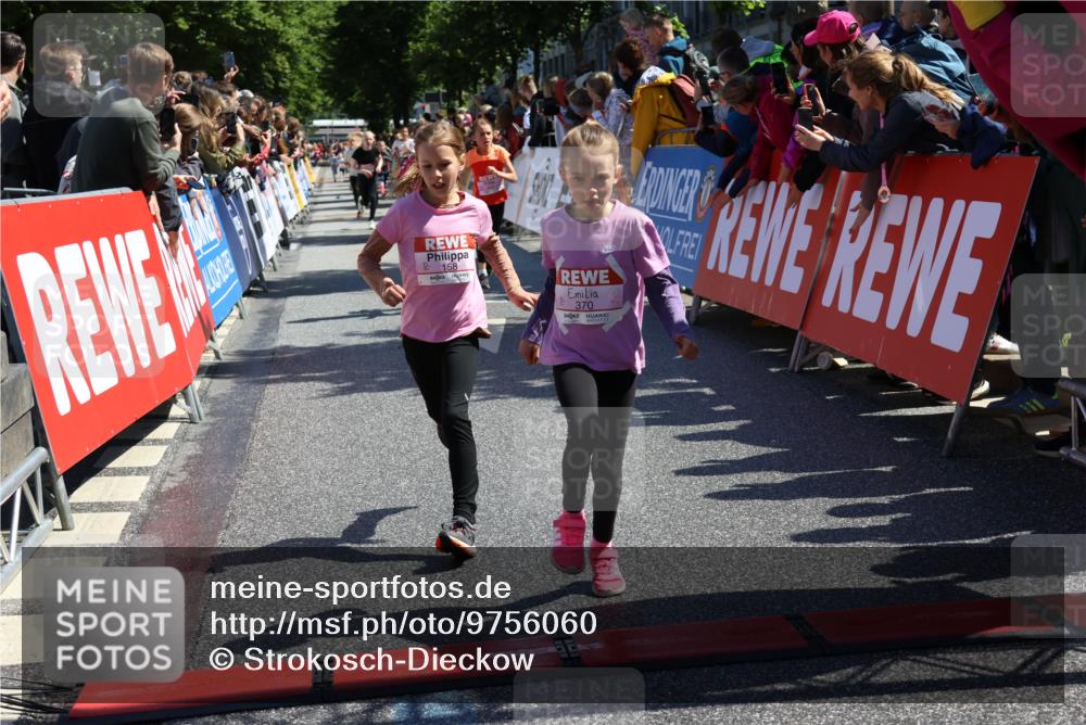 14.06.2026 - REWE Women's Run Strokosch-Dieckow http://msf.ph/oto/9756060 14.06.2026 11:36:49 Ziel 133, 137, 157, 158, 163, 182, 184, 187, 204, 205, 211, 301, 309, 330, 368, 370 meine-sportfotos.de