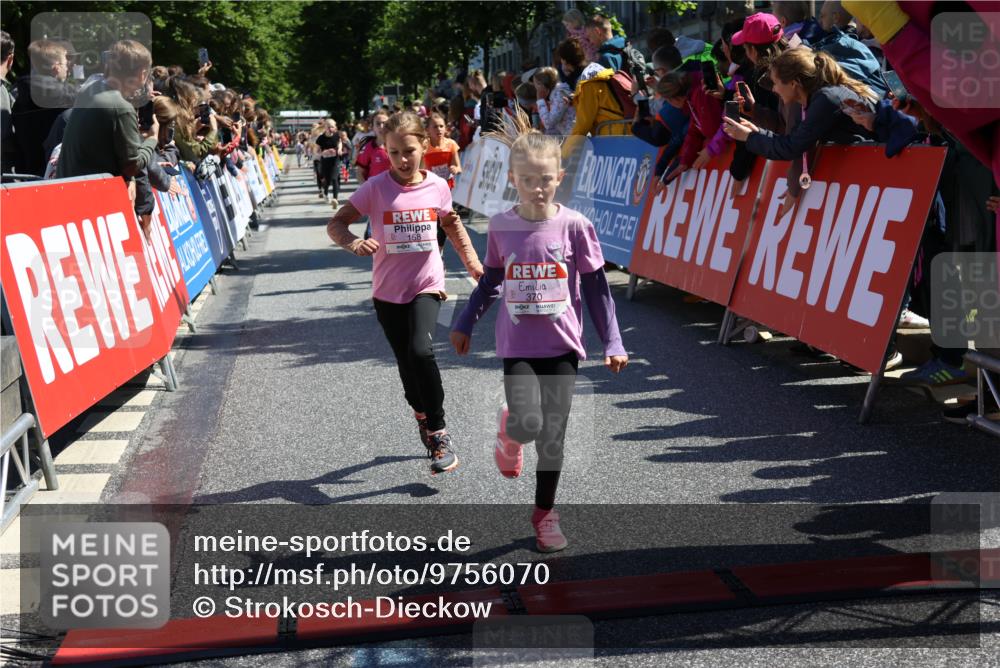 14.06.2026 - REWE Women's Run Strokosch-Dieckow http://msf.ph/oto/9756070 14.06.2026 11:36:49 Ziel 133, 137, 157, 158, 163, 182, 184, 187, 204, 205, 211, 301, 309, 330, 368, 370 meine-sportfotos.de
