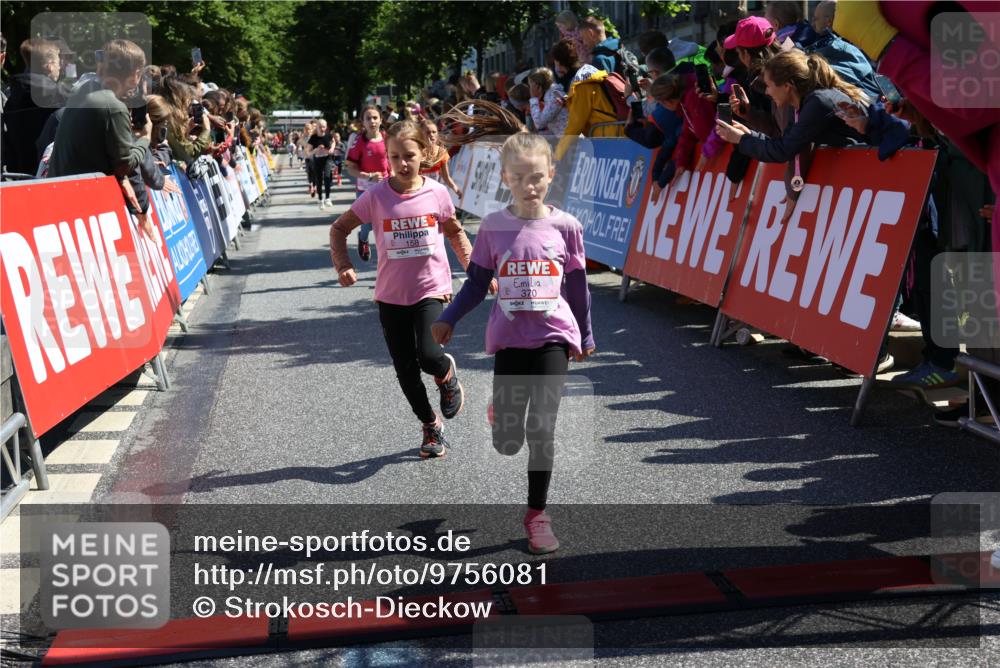 14.06.2026 - REWE Women's Run Strokosch-Dieckow http://msf.ph/oto/9756081 14.06.2026 11:36:49 Ziel 133, 137, 157, 158, 163, 182, 184, 187, 204, 205, 211, 301, 309, 330, 368, 370 meine-sportfotos.de