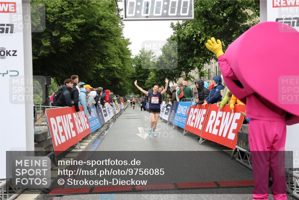 14.06.2026 - REWE Women's Run Strokosch-Dieckow http://msf.ph/oto/9756085 14.06.2026 09:46:50 Ziel 10892, 11520 meine-sportfotos.de