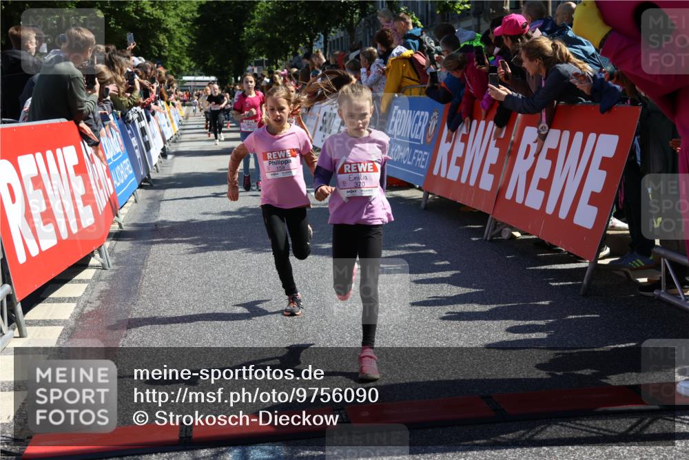 14.06.2026 - REWE Women's Run Strokosch-Dieckow http://msf.ph/oto/9756090 14.06.2026 11:36:49 Ziel 133, 137, 157, 158, 163, 182, 184, 187, 204, 205, 211, 301, 309, 330, 368, 370 meine-sportfotos.de