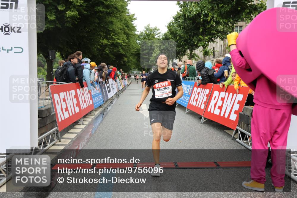 14.06.2026 - REWE Women's Run Strokosch-Dieckow http://msf.ph/oto/9756096 14.06.2026 09:46:46 Ziel 10892 meine-sportfotos.de