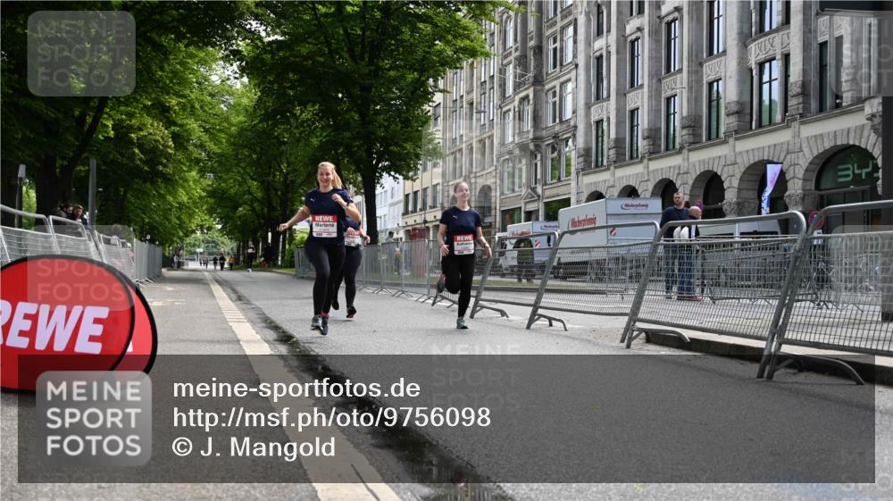 14.06.2026 - REWE Women's Run J. Mangold http://msf.ph/oto/9756098 14.06.2026 10:22:51 Ziel 10437, 10560, 10681, 10918, 11203 meine-sportfotos.de