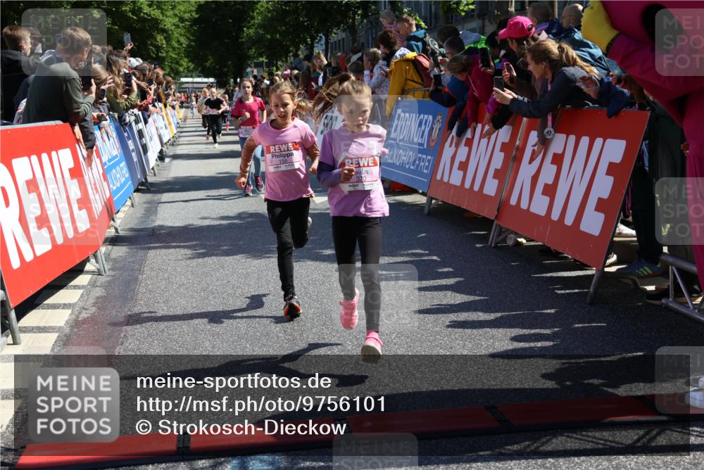 14.06.2026 - REWE Women's Run Strokosch-Dieckow http://msf.ph/oto/9756101 14.06.2026 11:36:49 Ziel 133, 137, 157, 158, 163, 182, 184, 187, 204, 205, 211, 301, 309, 330, 368, 370 meine-sportfotos.de