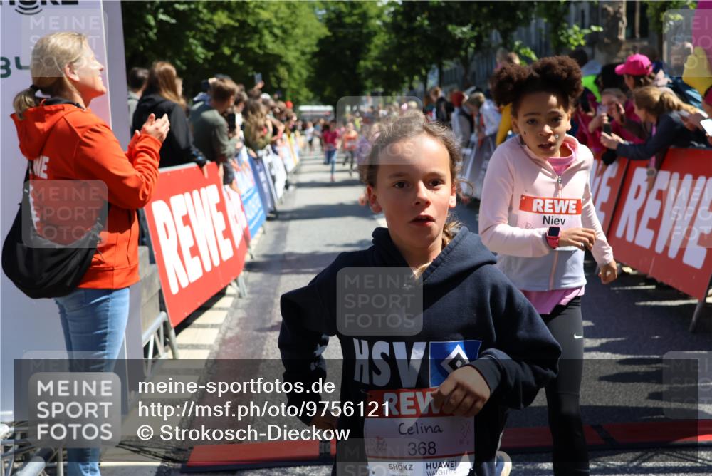 14.06.2026 - REWE Women's Run Strokosch-Dieckow http://msf.ph/oto/9756121 14.06.2026 11:36:46 Ziel 133, 137, 157, 158, 163, 182, 187, 205, 211, 256, 301, 309, 330, 368, 370 meine-sportfotos.de