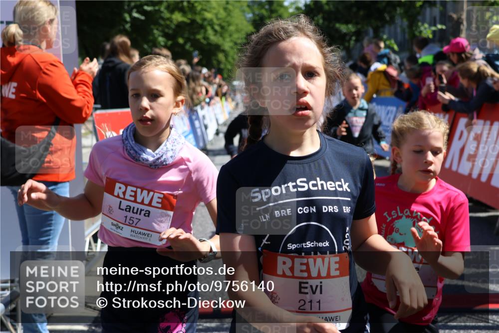 14.06.2026 - REWE Women's Run Strokosch-Dieckow http://msf.ph/oto/9756140 14.06.2026 11:36:44 Ziel 133, 137, 157, 163, 182, 187, 205, 211, 256, 301, 309, 330, 346, 368 meine-sportfotos.de