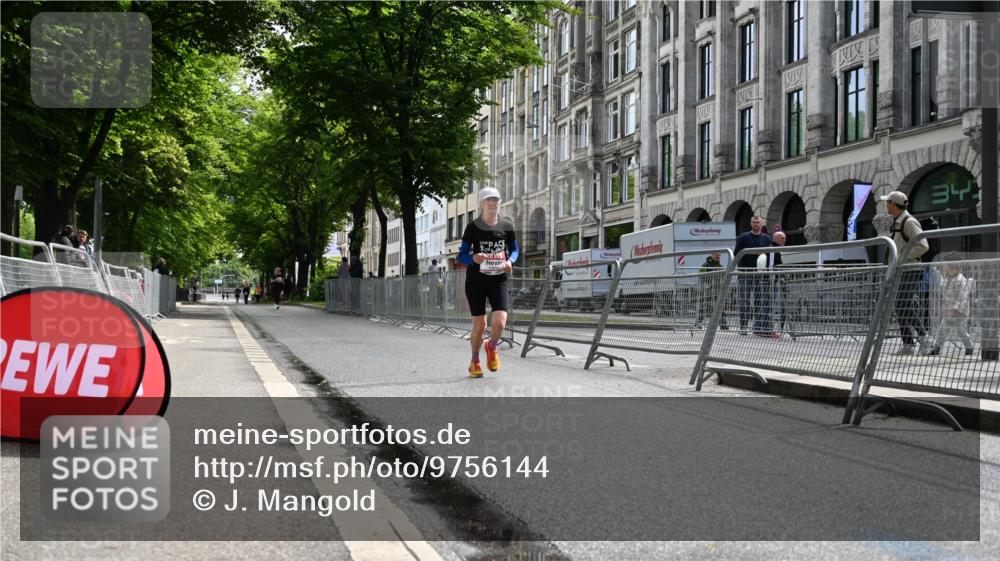 14.06.2026 - REWE Women's Run J. Mangold http://msf.ph/oto/9756144 14.06.2026 10:22:55 Ziel 10560, 10681, 10918, 11203 meine-sportfotos.de