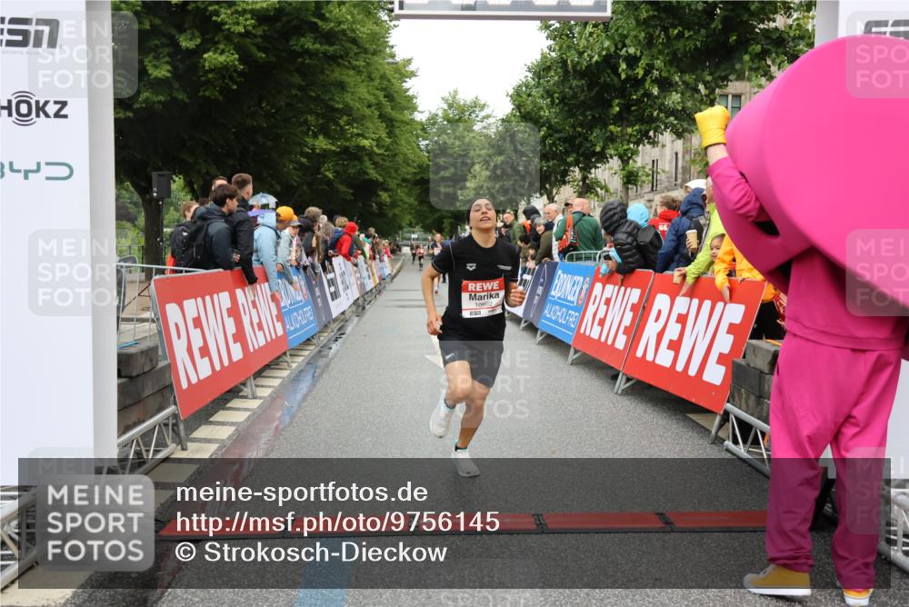 14.06.2026 - REWE Women's Run Strokosch-Dieckow http://msf.ph/oto/9756145 14.06.2026 09:46:45 Ziel 10892 meine-sportfotos.de