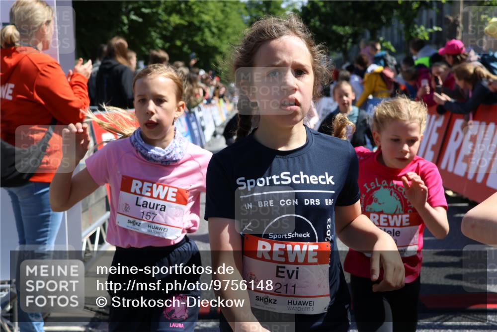 14.06.2026 - REWE Women's Run Strokosch-Dieckow http://msf.ph/oto/9756148 14.06.2026 11:36:44 Ziel 133, 137, 157, 163, 182, 187, 205, 211, 256, 301, 309, 330, 346, 368 meine-sportfotos.de