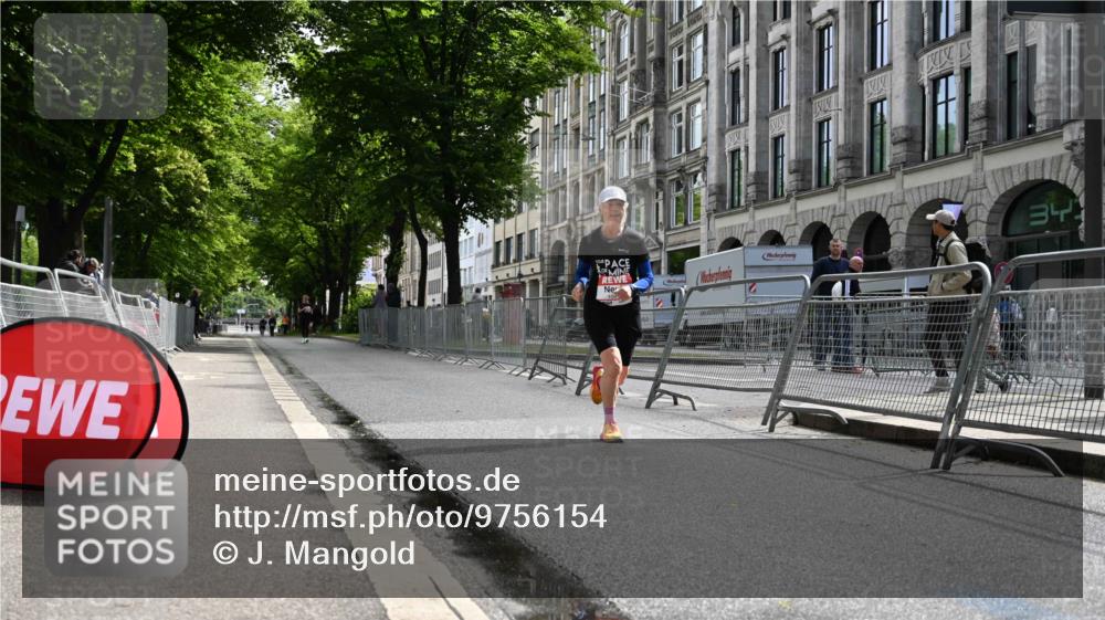 14.06.2026 - REWE Women's Run J. Mangold http://msf.ph/oto/9756154 14.06.2026 10:22:56 Ziel 10560, 10681, 10918, 11203 meine-sportfotos.de