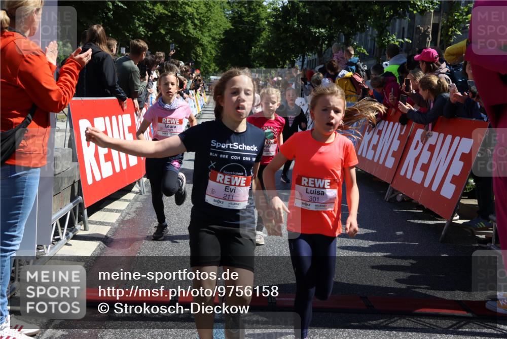 14.06.2026 - REWE Women's Run Strokosch-Dieckow http://msf.ph/oto/9756158 14.06.2026 11:36:43 Ziel 133, 137, 138, 157, 163, 182, 187, 205, 211, 256, 301, 309, 330, 346, 368 meine-sportfotos.de
