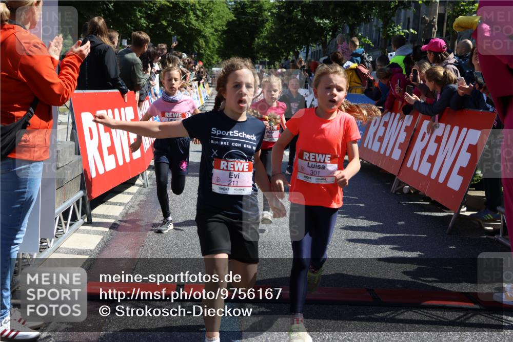14.06.2026 - REWE Women's Run Strokosch-Dieckow http://msf.ph/oto/9756167 14.06.2026 11:36:43 Ziel 133, 137, 138, 157, 163, 182, 187, 205, 211, 256, 301, 309, 330, 346, 368 meine-sportfotos.de