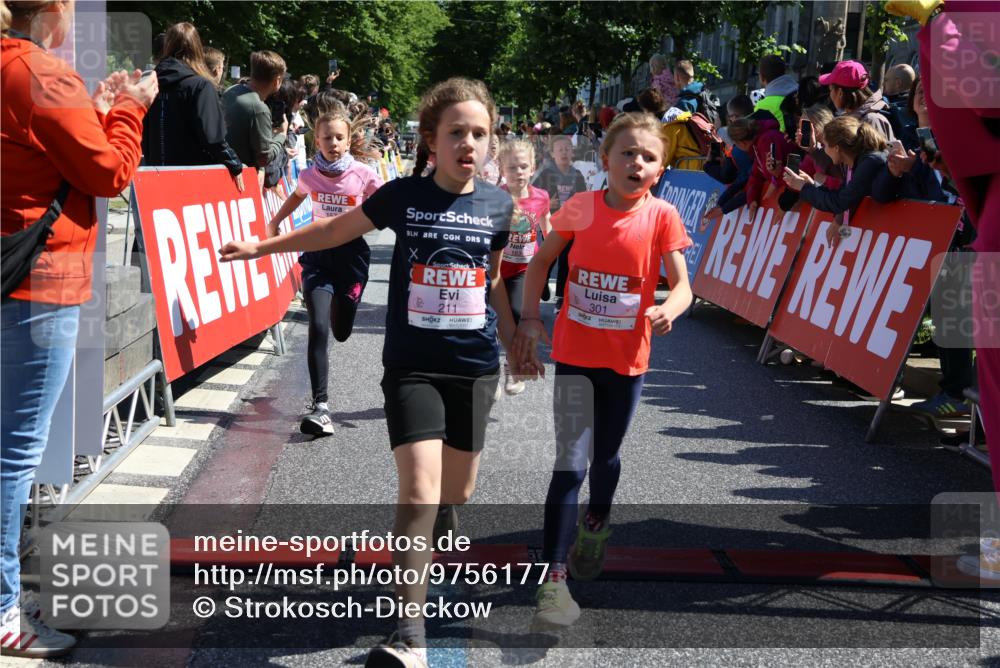 14.06.2026 - REWE Women's Run Strokosch-Dieckow http://msf.ph/oto/9756177 14.06.2026 11:36:43 Ziel 133, 137, 138, 157, 163, 182, 187, 205, 211, 256, 301, 309, 330, 346, 368 meine-sportfotos.de