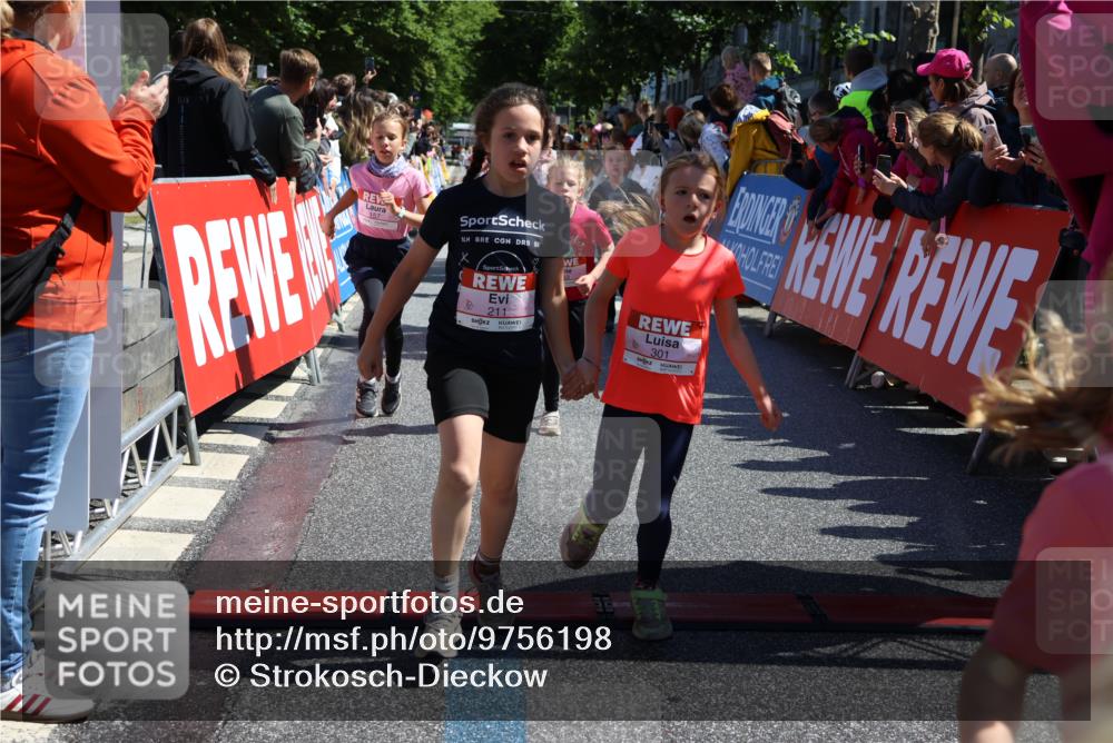 14.06.2026 - REWE Women's Run Strokosch-Dieckow http://msf.ph/oto/9756198 14.06.2026 11:36:43 Ziel 133, 137, 138, 157, 163, 182, 187, 205, 211, 256, 301, 309, 330, 346, 368 meine-sportfotos.de