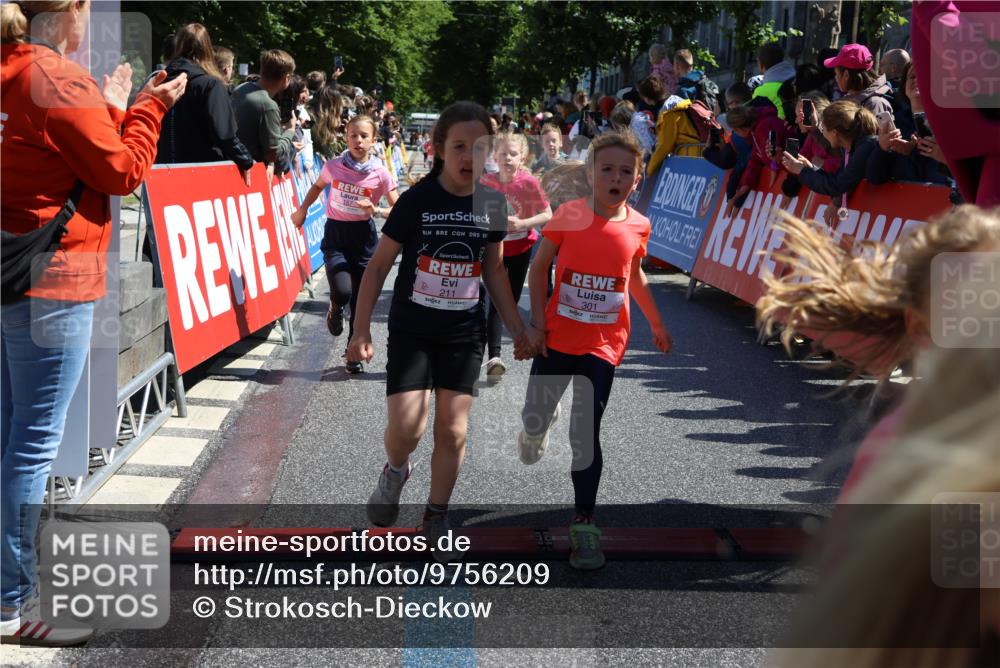 14.06.2026 - REWE Women's Run Strokosch-Dieckow http://msf.ph/oto/9756209 14.06.2026 11:36:43 Ziel 133, 137, 138, 157, 163, 182, 187, 205, 211, 256, 301, 309, 330, 346, 368 meine-sportfotos.de