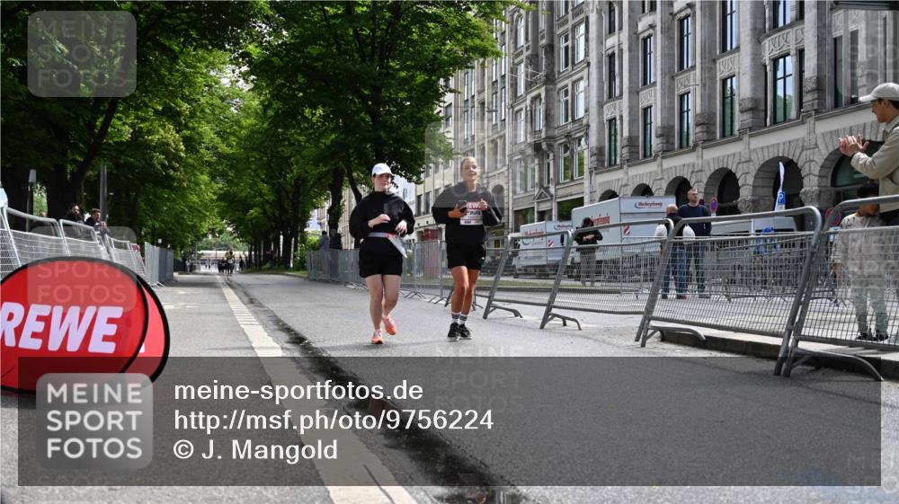 14.06.2026 - REWE Women's Run J. Mangold http://msf.ph/oto/9756224 14.06.2026 10:23:40 Ziel 10311, 10401, 10403, 10759 meine-sportfotos.de