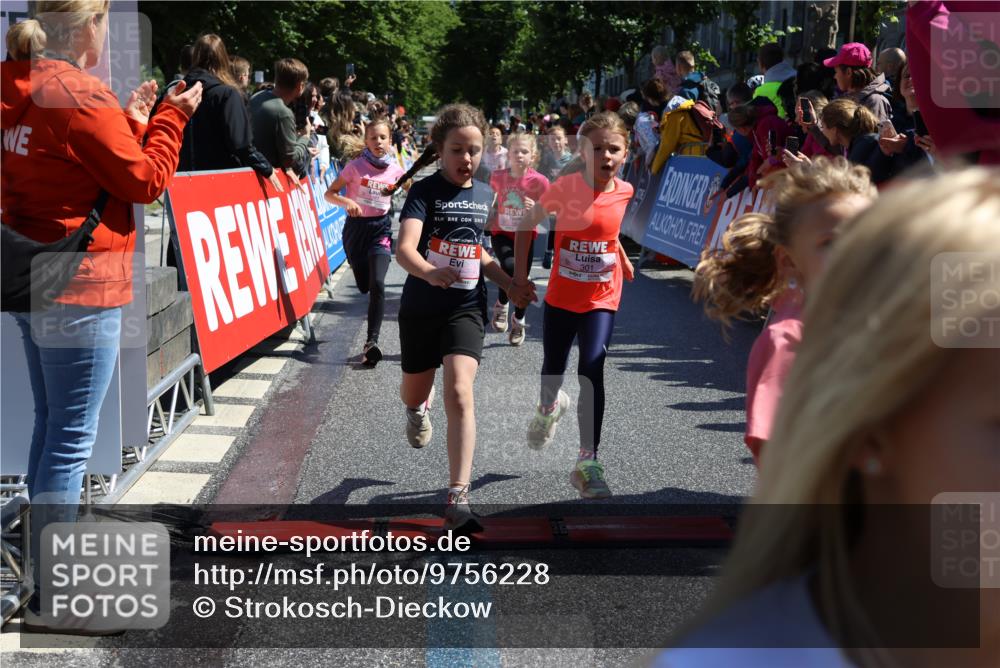 14.06.2026 - REWE Women's Run Strokosch-Dieckow http://msf.ph/oto/9756228 14.06.2026 11:36:43 Ziel 133, 137, 138, 157, 163, 182, 187, 205, 211, 256, 301, 309, 330, 346, 368 meine-sportfotos.de