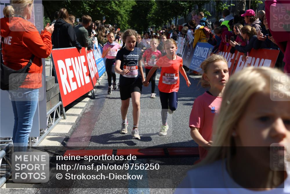 14.06.2026 - REWE Women's Run Strokosch-Dieckow http://msf.ph/oto/9756250 14.06.2026 11:36:43 Ziel 133, 137, 138, 157, 163, 182, 187, 205, 211, 256, 301, 309, 330, 346, 368 meine-sportfotos.de