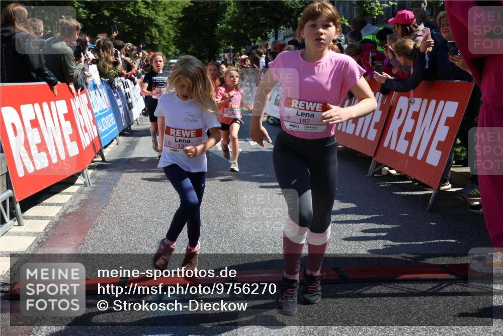 14.06.2026 - REWE Women's Run Strokosch-Dieckow http://msf.ph/oto/9756270 14.06.2026 11:36:41 Ziel 133, 137, 138, 157, 163, 182, 187, 211, 256, 301, 309, 312, 346, 368 meine-sportfotos.de