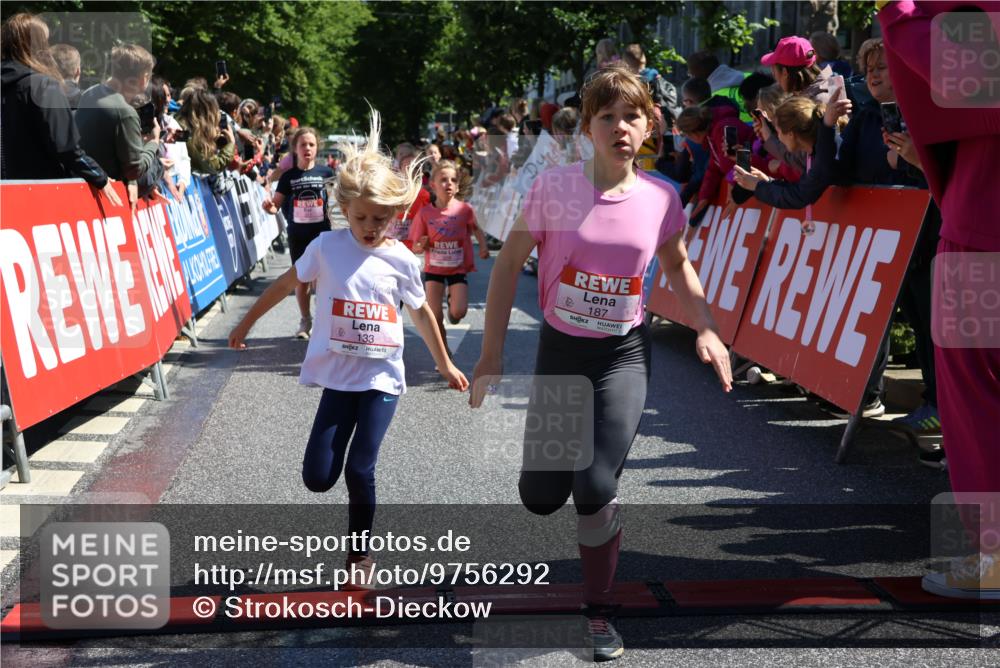 14.06.2026 - REWE Women's Run Strokosch-Dieckow http://msf.ph/oto/9756292 14.06.2026 11:36:41 Ziel 133, 137, 138, 157, 163, 182, 187, 211, 256, 301, 309, 312, 346, 368 meine-sportfotos.de