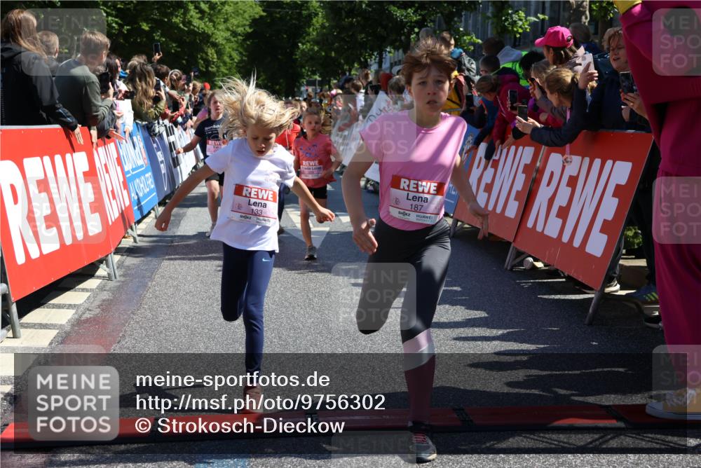 14.06.2026 - REWE Women's Run Strokosch-Dieckow http://msf.ph/oto/9756302 14.06.2026 11:36:41 Ziel 133, 137, 138, 157, 163, 182, 187, 211, 256, 301, 309, 312, 346, 368 meine-sportfotos.de