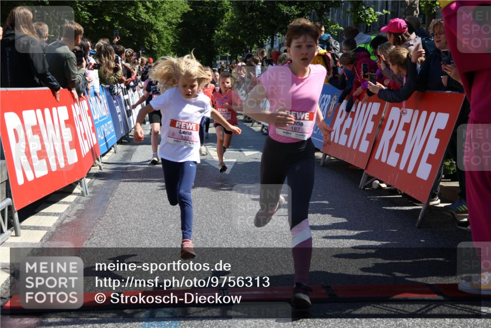 14.06.2026 - REWE Women's Run Strokosch-Dieckow http://msf.ph/oto/9756313 14.06.2026 11:36:41 Ziel 133, 137, 138, 157, 163, 182, 187, 211, 256, 301, 309, 312, 346, 368 meine-sportfotos.de
