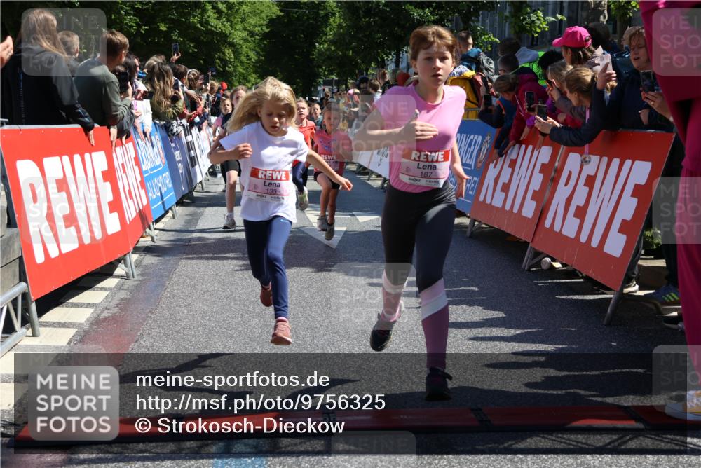 14.06.2026 - REWE Women's Run Strokosch-Dieckow http://msf.ph/oto/9756325 14.06.2026 11:36:41 Ziel 133, 137, 138, 157, 163, 182, 187, 211, 256, 301, 309, 312, 346, 368 meine-sportfotos.de