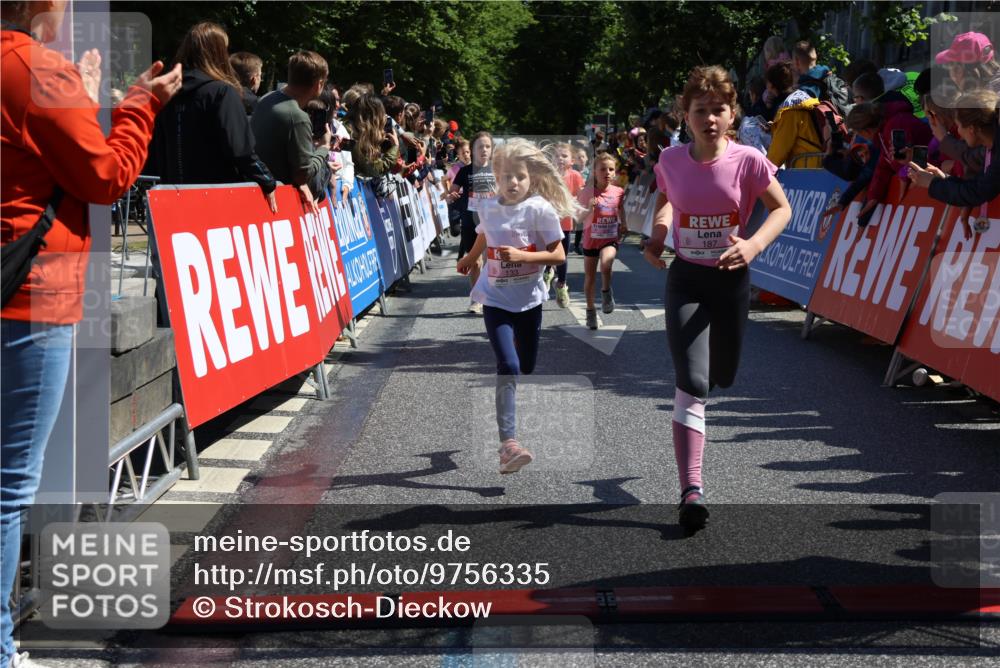 14.06.2026 - REWE Women's Run Strokosch-Dieckow http://msf.ph/oto/9756335 14.06.2026 11:36:40 Ziel 133, 138, 157, 163, 187, 211, 256, 301, 309, 312, 346 meine-sportfotos.de