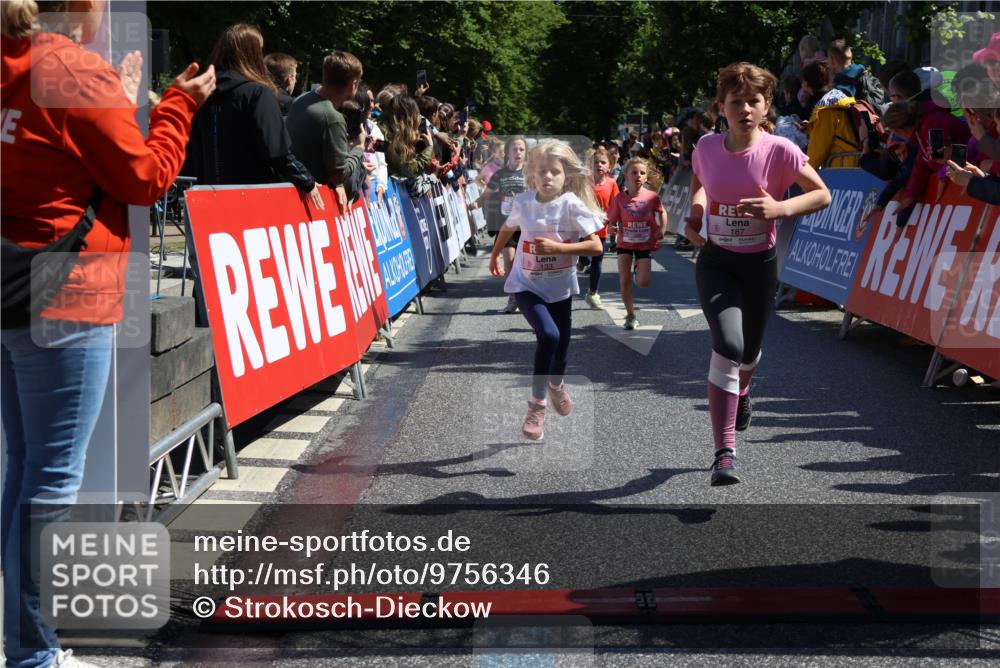 14.06.2026 - REWE Women's Run Strokosch-Dieckow http://msf.ph/oto/9756346 14.06.2026 11:36:40 Ziel 133, 138, 157, 163, 187, 211, 256, 301, 309, 312, 346 meine-sportfotos.de