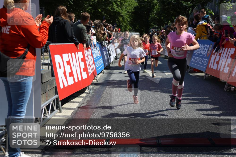 14.06.2026 - REWE Women's Run Strokosch-Dieckow http://msf.ph/oto/9756356 14.06.2026 11:36:40 Ziel 133, 138, 157, 163, 187, 211, 256, 301, 309, 312, 346 meine-sportfotos.de
