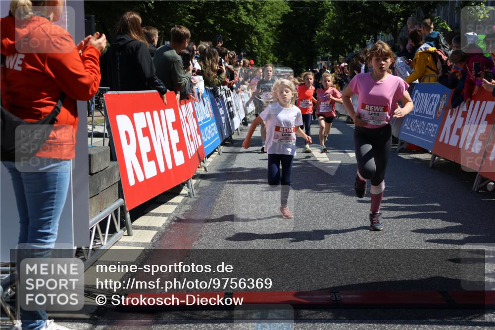 14.06.2026 - REWE Women's Run Strokosch-Dieckow http://msf.ph/oto/9756369 14.06.2026 11:36:40 Ziel 133, 138, 157, 163, 187, 211, 256, 301, 309, 312, 346 meine-sportfotos.de