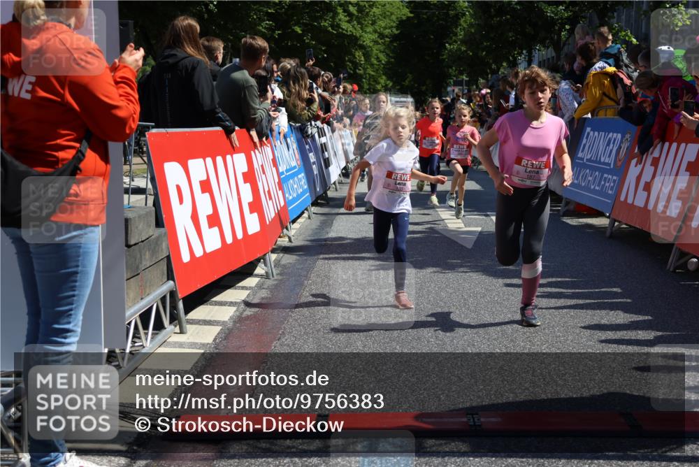 14.06.2026 - REWE Women's Run Strokosch-Dieckow http://msf.ph/oto/9756383 14.06.2026 11:36:40 Ziel 133, 138, 157, 163, 187, 211, 256, 301, 309, 312, 346 meine-sportfotos.de