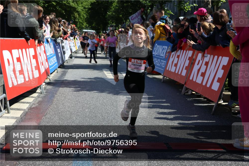 14.06.2026 - REWE Women's Run Strokosch-Dieckow http://msf.ph/oto/9756395 14.06.2026 11:36:38 Ziel 133, 138, 187, 256, 309, 312, 346 meine-sportfotos.de