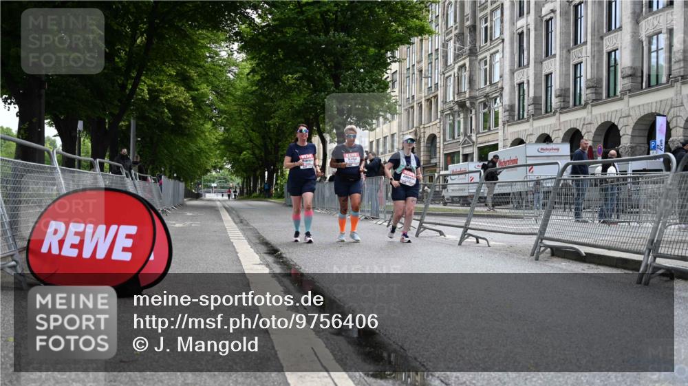 14.06.2026 - REWE Women's Run J. Mangold http://msf.ph/oto/9756406 14.06.2026 10:26:30 Ziel 10484, 11230, 11232 meine-sportfotos.de