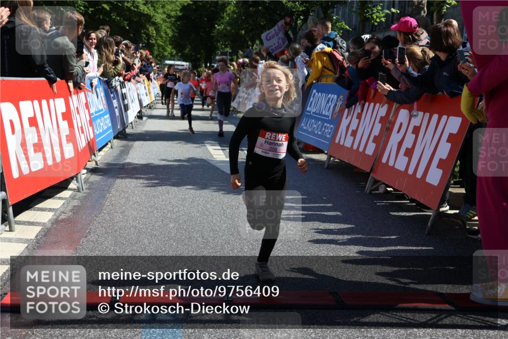14.06.2026 - REWE Women's Run Strokosch-Dieckow http://msf.ph/oto/9756409 14.06.2026 11:36:38 Ziel 133, 138, 187, 256, 309, 312, 346 meine-sportfotos.de