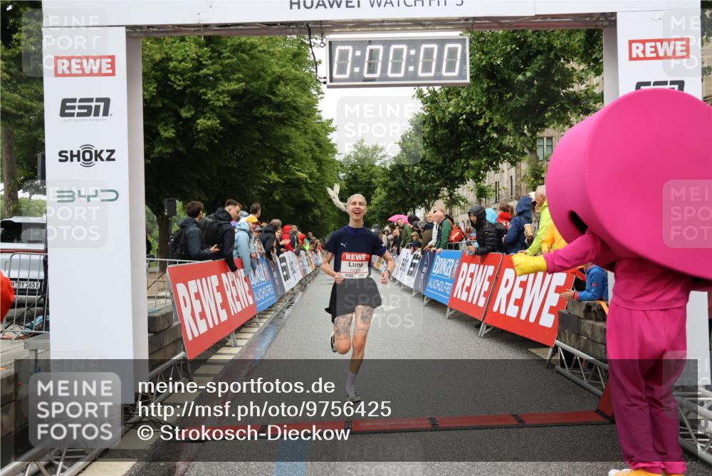 14.06.2026 - REWE Women's Run Strokosch-Dieckow http://msf.ph/oto/9756425 14.06.2026 09:46:06 Ziel 10020 meine-sportfotos.de