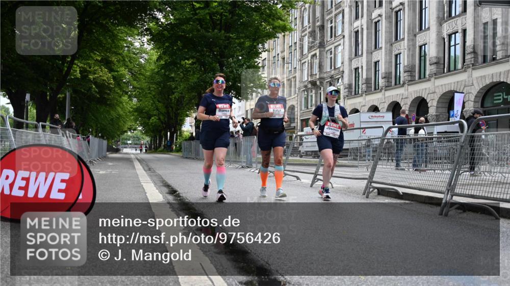 14.06.2026 - REWE Women's Run J. Mangold http://msf.ph/oto/9756426 14.06.2026 10:26:31 Ziel 10484, 11230, 11232 meine-sportfotos.de