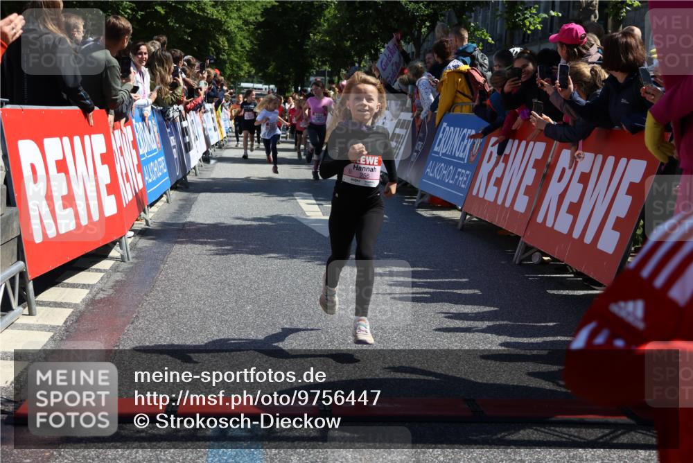 14.06.2026 - REWE Women's Run Strokosch-Dieckow http://msf.ph/oto/9756447 14.06.2026 11:36:37 Ziel 133, 138, 187, 256, 312, 346 meine-sportfotos.de