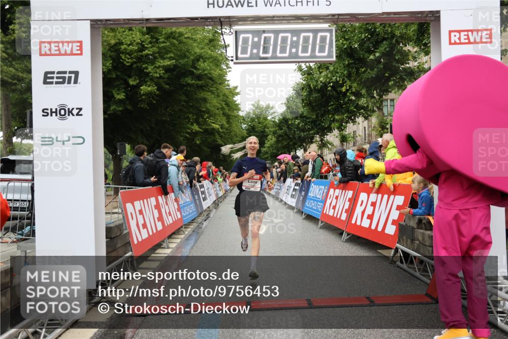 14.06.2026 - REWE Women's Run Strokosch-Dieckow http://msf.ph/oto/9756453 14.06.2026 09:46:06 Ziel 10020 meine-sportfotos.de