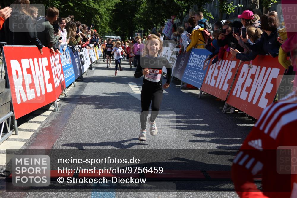 14.06.2026 - REWE Women's Run Strokosch-Dieckow http://msf.ph/oto/9756459 14.06.2026 11:36:37 Ziel 133, 138, 187, 256, 312, 346 meine-sportfotos.de