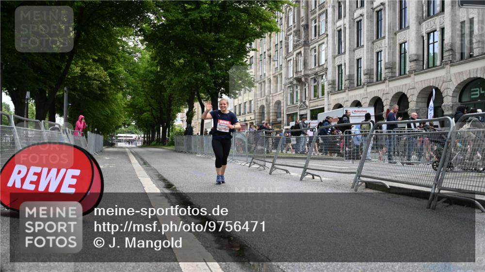 14.06.2026 - REWE Women's Run J. Mangold http://msf.ph/oto/9756471 14.06.2026 10:31:12 Ziel 10228 meine-sportfotos.de