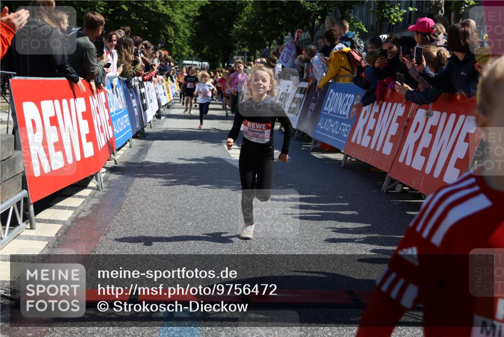 14.06.2026 - REWE Women's Run Strokosch-Dieckow http://msf.ph/oto/9756472 14.06.2026 11:36:37 Ziel 133, 138, 187, 256, 312, 346 meine-sportfotos.de