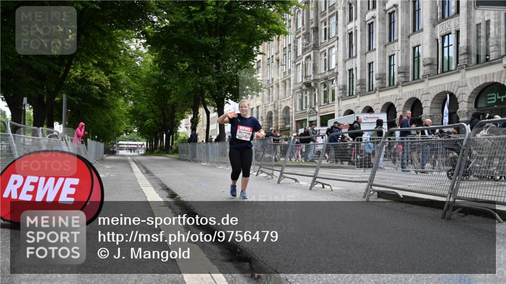 14.06.2026 - REWE Women's Run J. Mangold http://msf.ph/oto/9756479 14.06.2026 10:31:13 Ziel 10228 meine-sportfotos.de