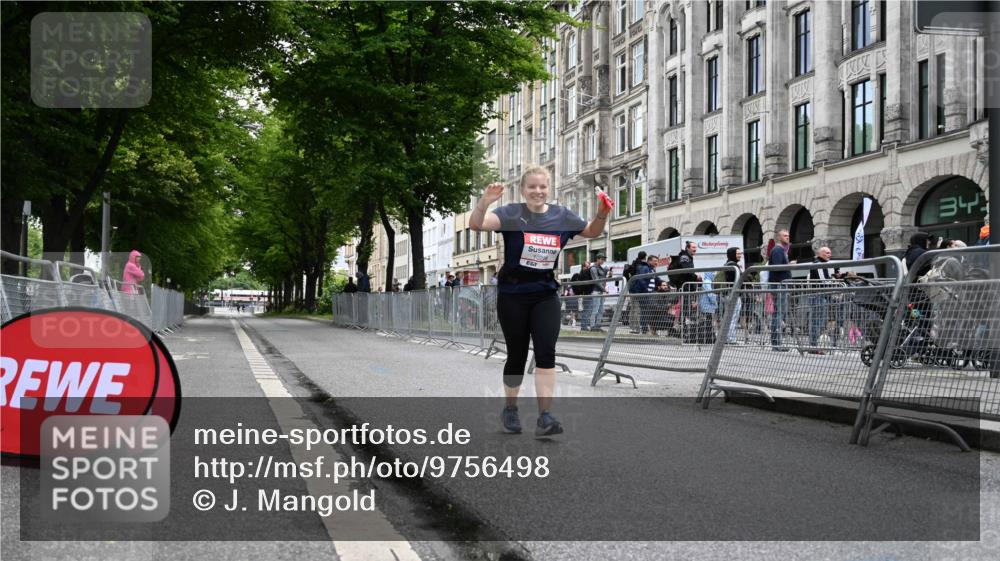 14.06.2026 - REWE Women's Run J. Mangold http://msf.ph/oto/9756498 14.06.2026 10:31:14 Ziel 10228 meine-sportfotos.de