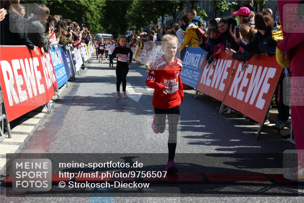 14.06.2026 - REWE Women's Run Strokosch-Dieckow http://msf.ph/oto/9756507 14.06.2026 11:36:36 Ziel 106, 138, 256, 312, 346 meine-sportfotos.de