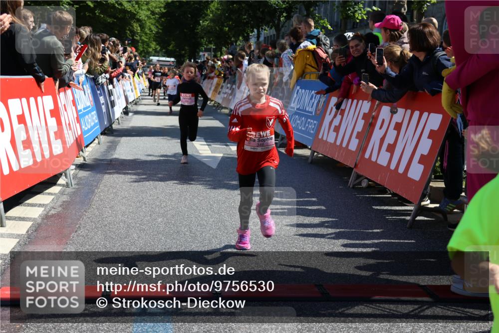 14.06.2026 - REWE Women's Run Strokosch-Dieckow http://msf.ph/oto/9756530 14.06.2026 11:36:36 Ziel 106, 138, 256, 312, 346 meine-sportfotos.de