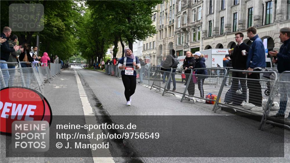 14.06.2026 - REWE Women's Run J. Mangold http://msf.ph/oto/9756549 14.06.2026 10:37:02 Ziel 10176 meine-sportfotos.de