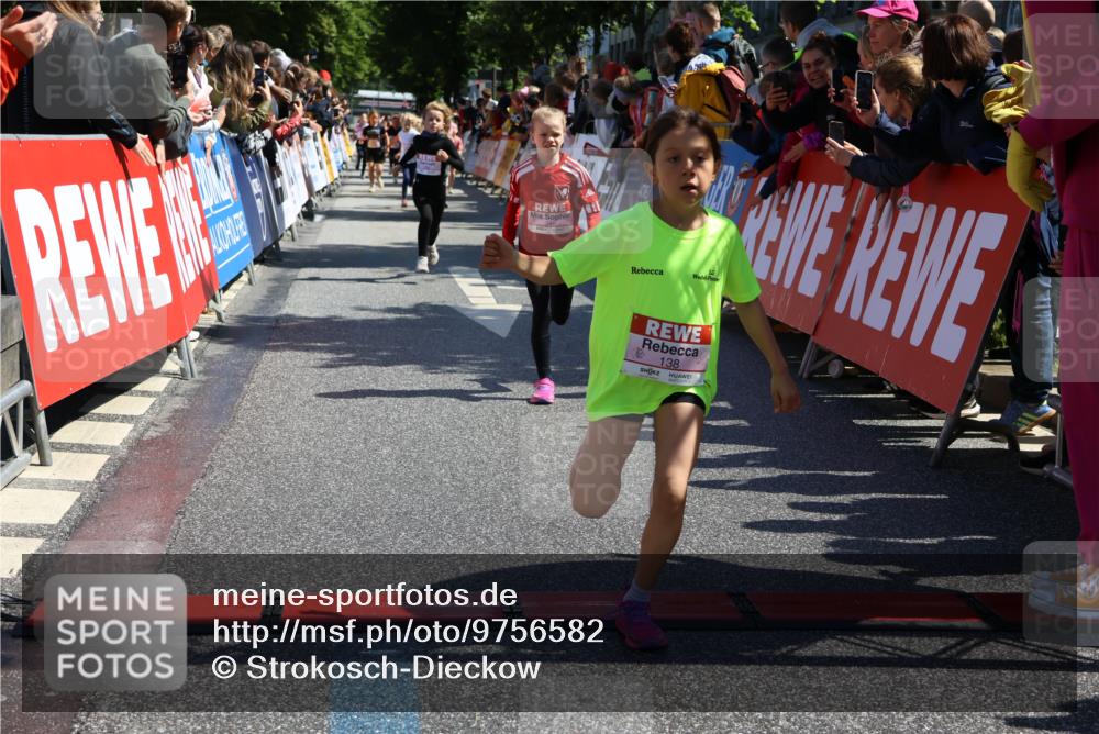 14.06.2026 - REWE Women's Run Strokosch-Dieckow http://msf.ph/oto/9756582 14.06.2026 11:36:35 Ziel 106, 138, 256, 312, 346 meine-sportfotos.de