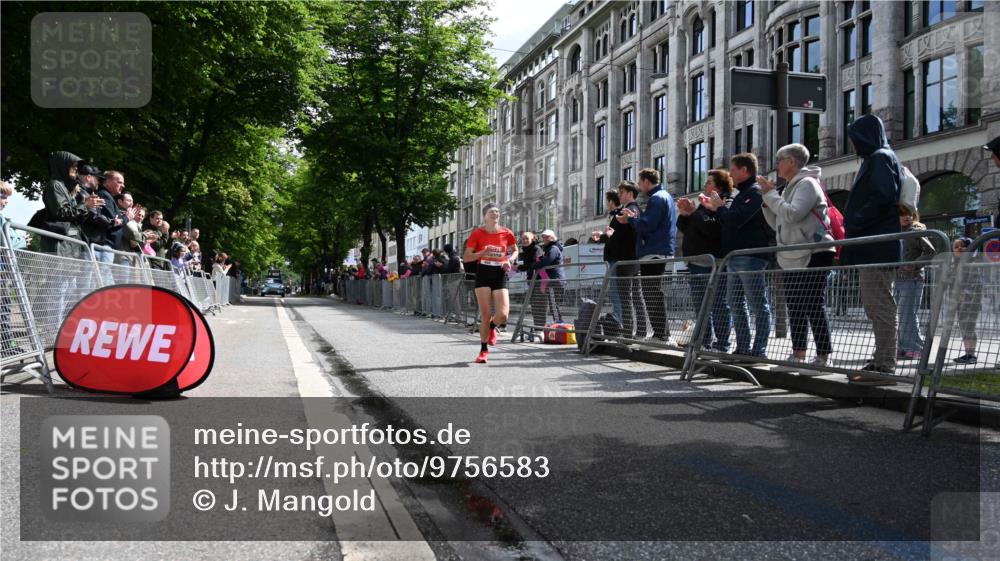 14.06.2026 - REWE Women's Run J. Mangold http://msf.ph/oto/9756583 14.06.2026 10:48:28 Ziel 5910 meine-sportfotos.de