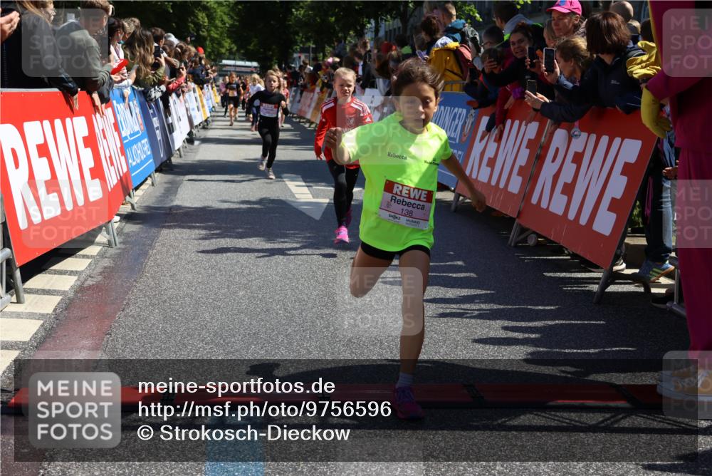 14.06.2026 - REWE Women's Run Strokosch-Dieckow http://msf.ph/oto/9756596 14.06.2026 11:36:35 Ziel 106, 138, 256, 312, 346 meine-sportfotos.de